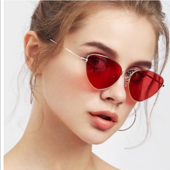 Red Oval Frames - Picture 4 of 8